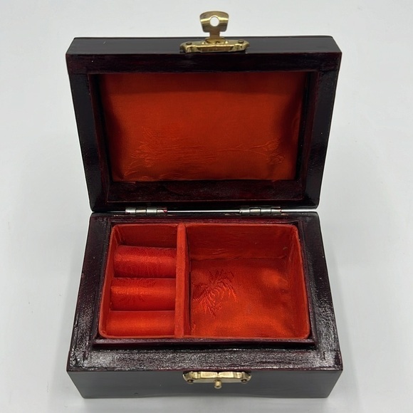 ORIGINAL CHOKIN ART COLLECTION SMALL JEWELRY BOX WITH RED INTERIOR - Picture 4 of 11